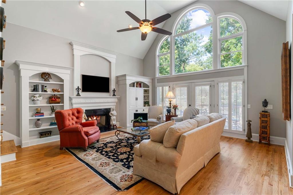 5365 Golden Leaf Trail