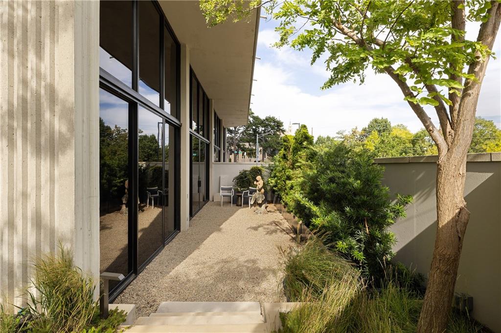 2660 Peachtree Road NW Unit 4H