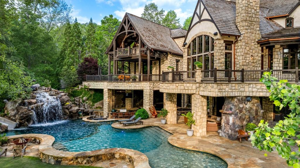 550 Blue Heron Way