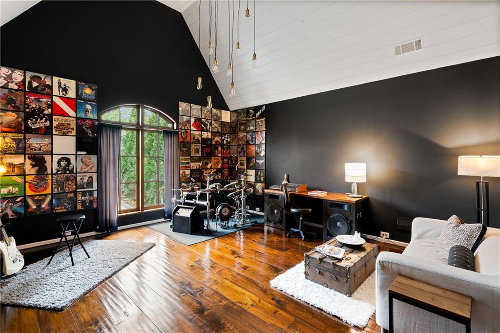 550 Blue Heron Way