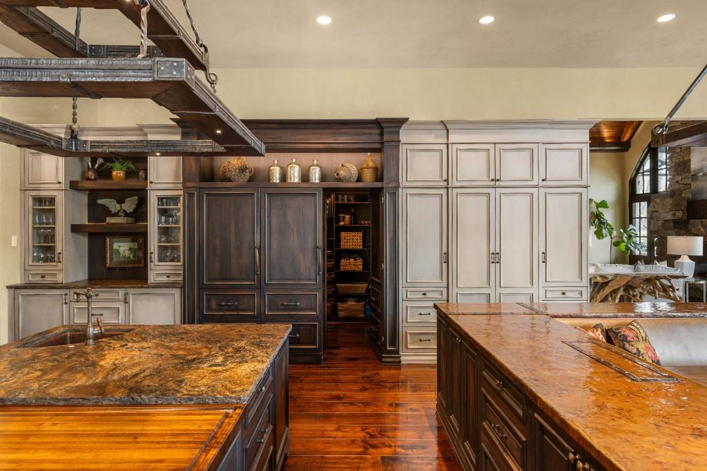 550 Blue Heron Way