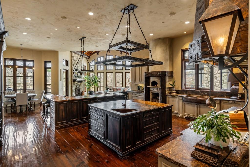 550 Blue Heron Way