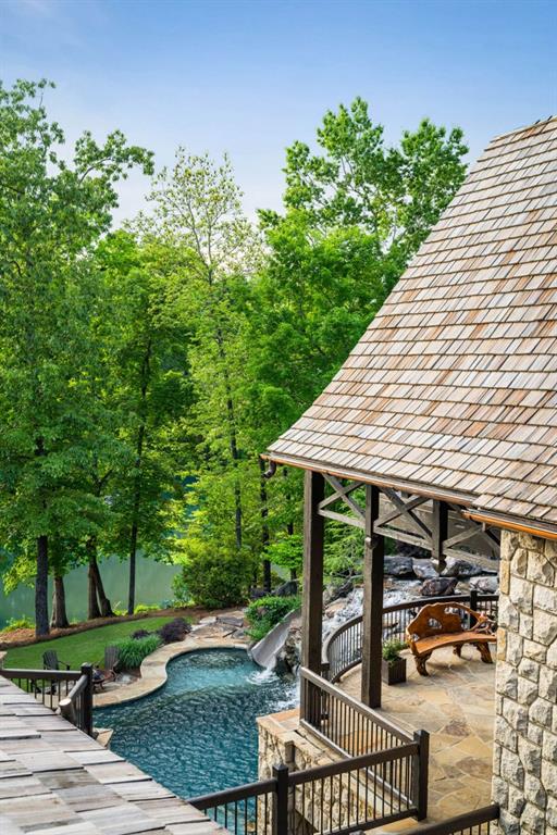 550 Blue Heron Way