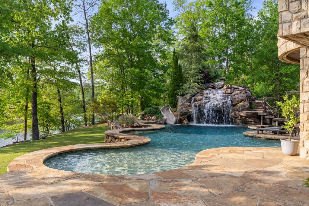 550 Blue Heron Way