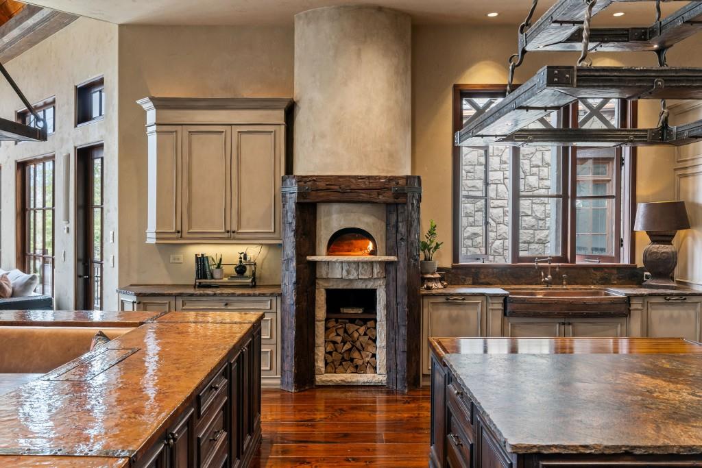 550 Blue Heron Way