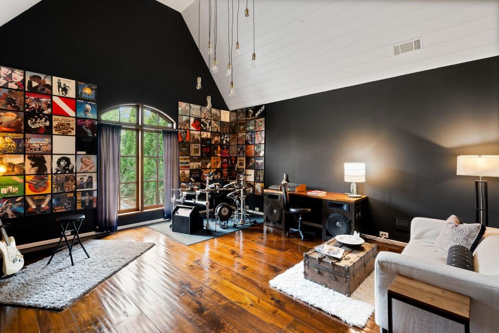 550 Blue Heron Way