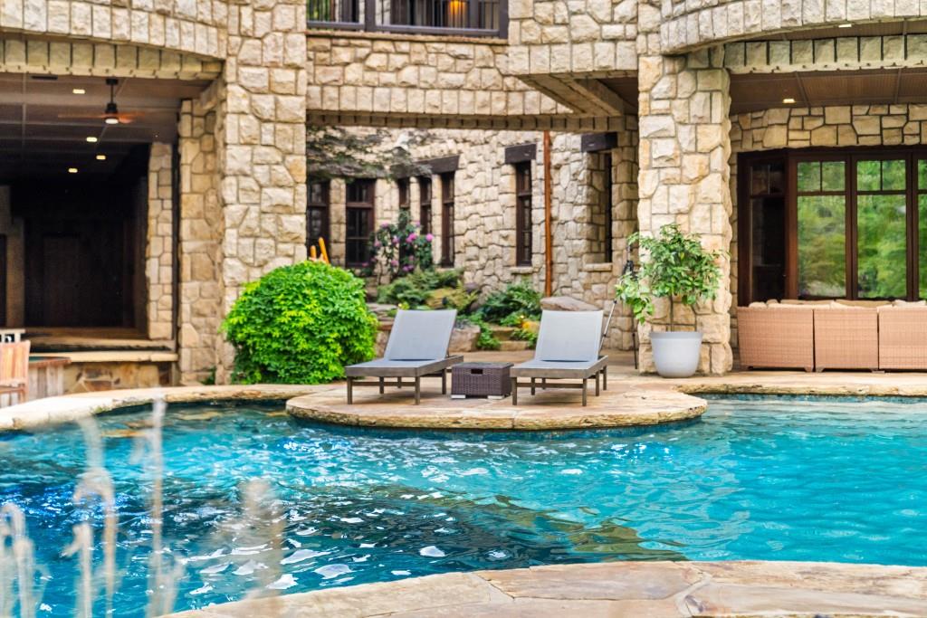550 Blue Heron Way