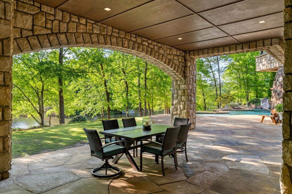 550 Blue Heron Way