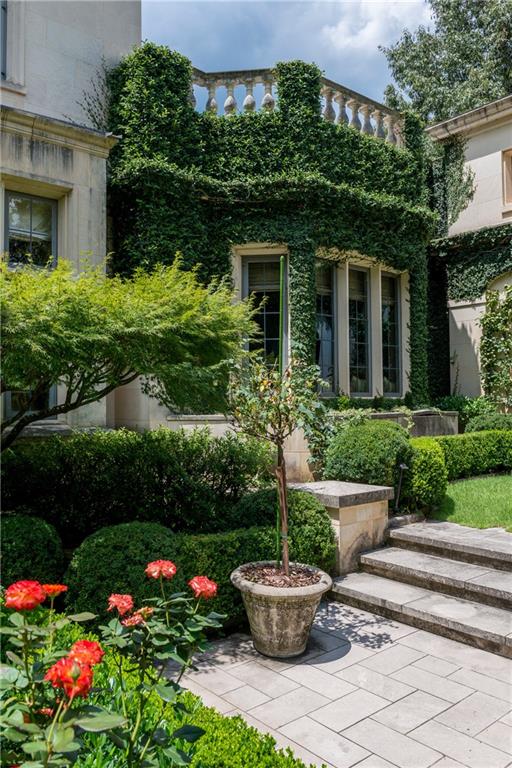 881 W Conway Drive NW