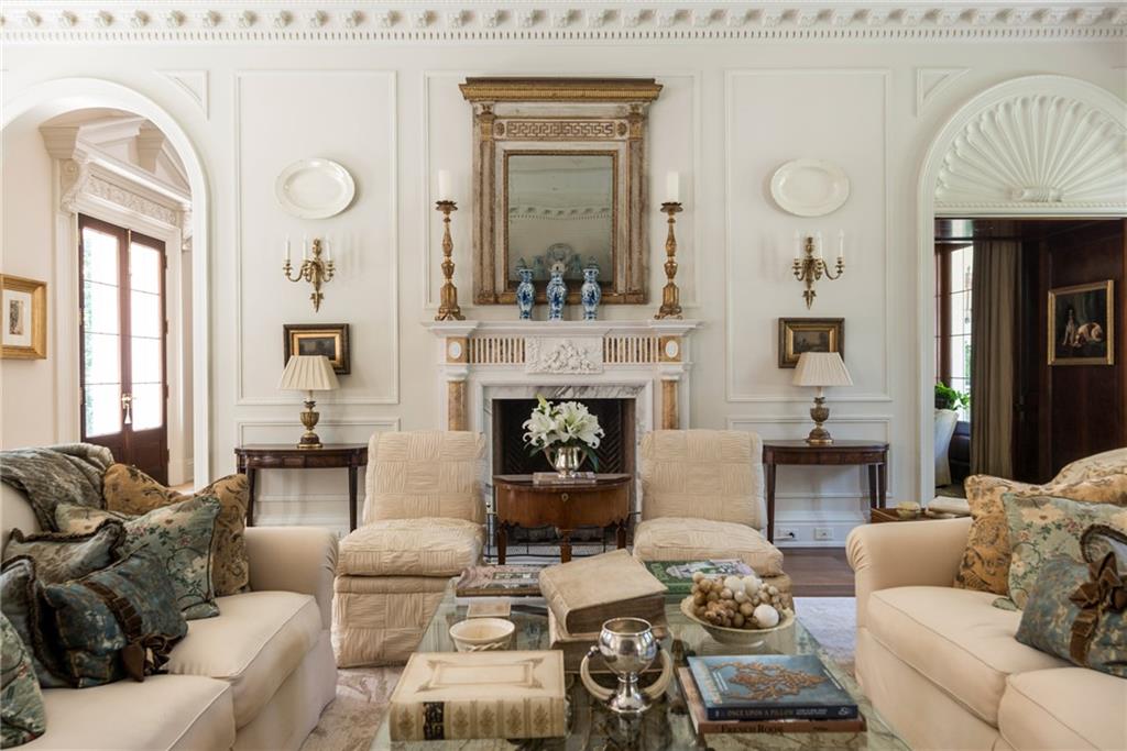 881 W Conway Drive NW