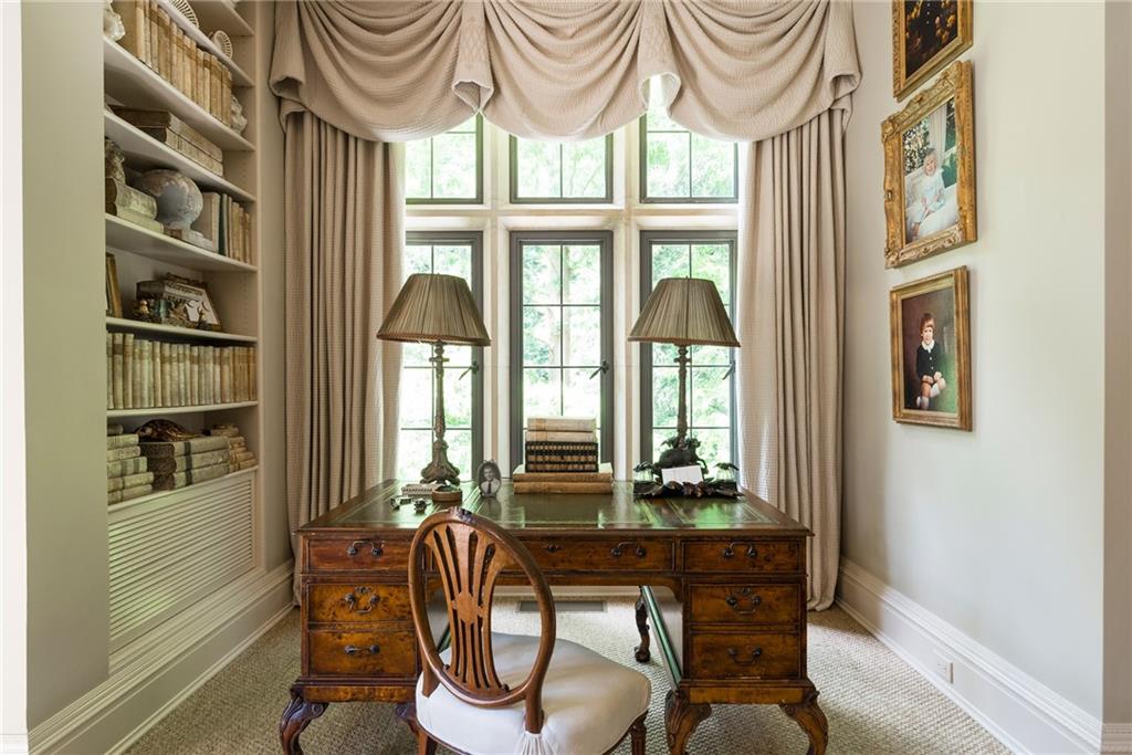 881 W Conway Drive NW