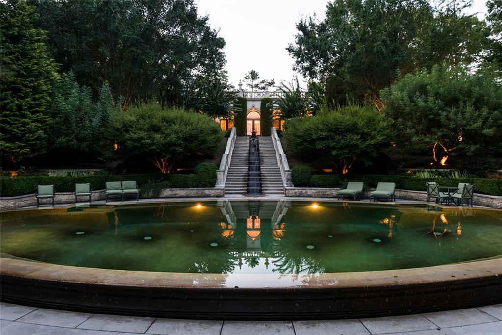 881 W Conway Drive NW