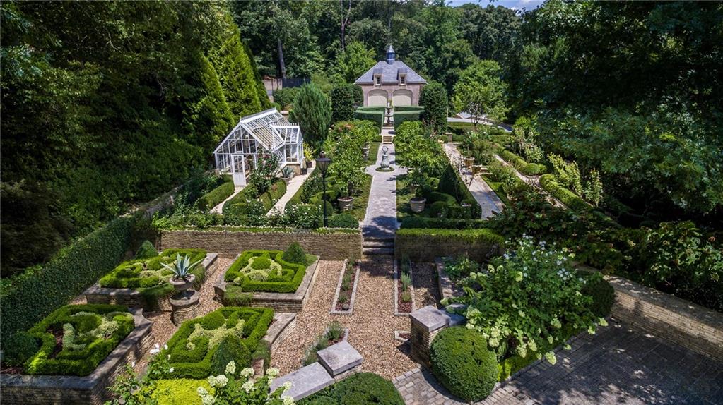 881 W Conway Drive NW