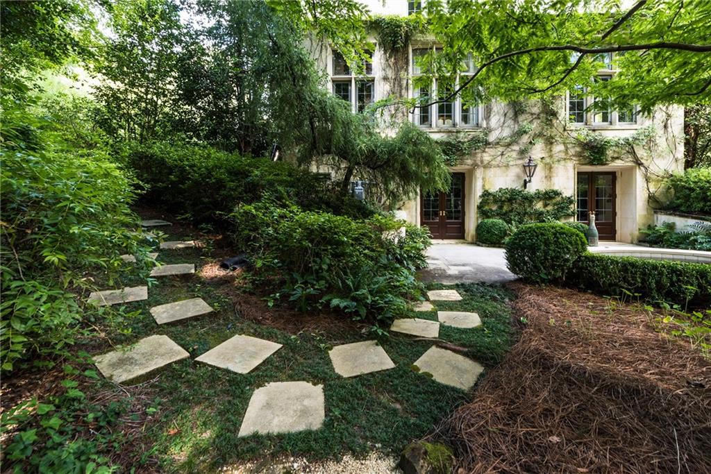 881 W Conway Drive NW