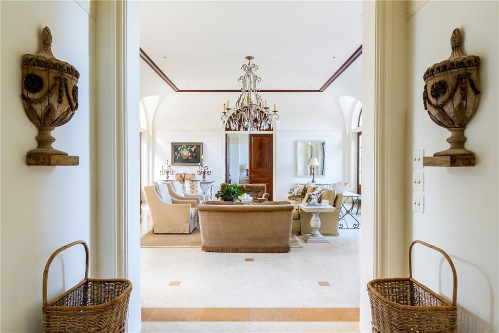 881 W Conway Drive NW