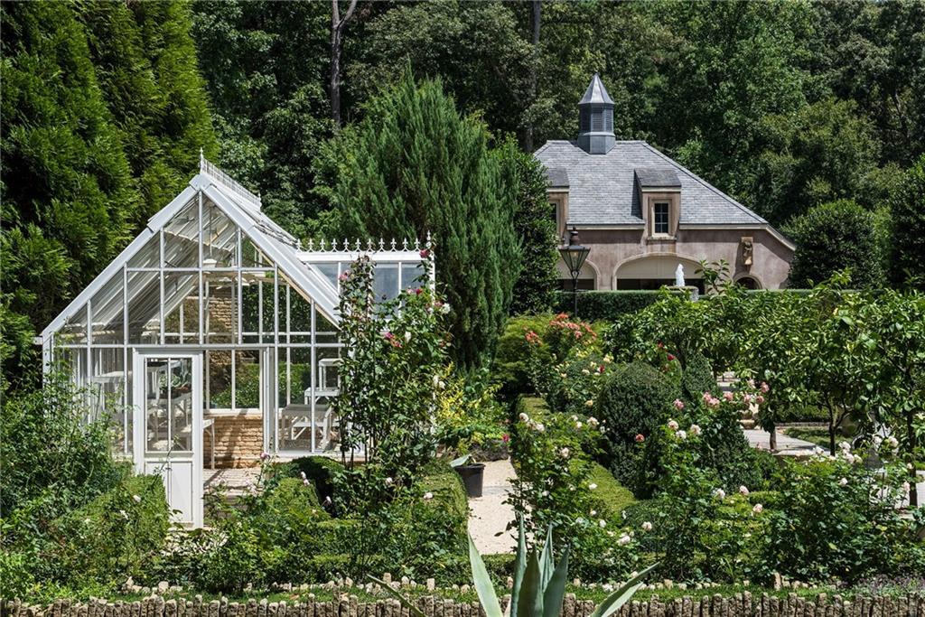 881 W Conway Drive NW