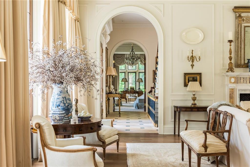 881 W Conway Drive NW