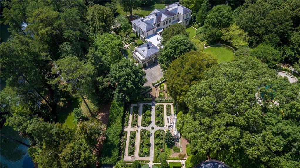 881 W Conway Drive NW