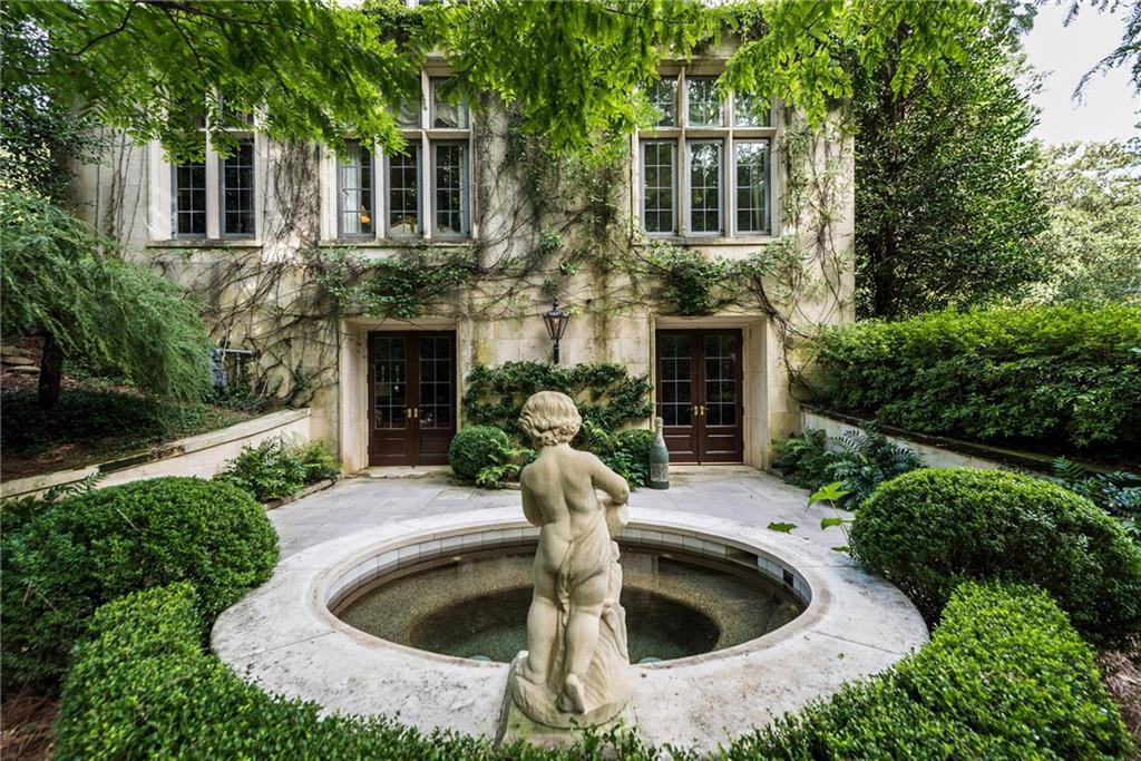 881 W Conway Drive NW