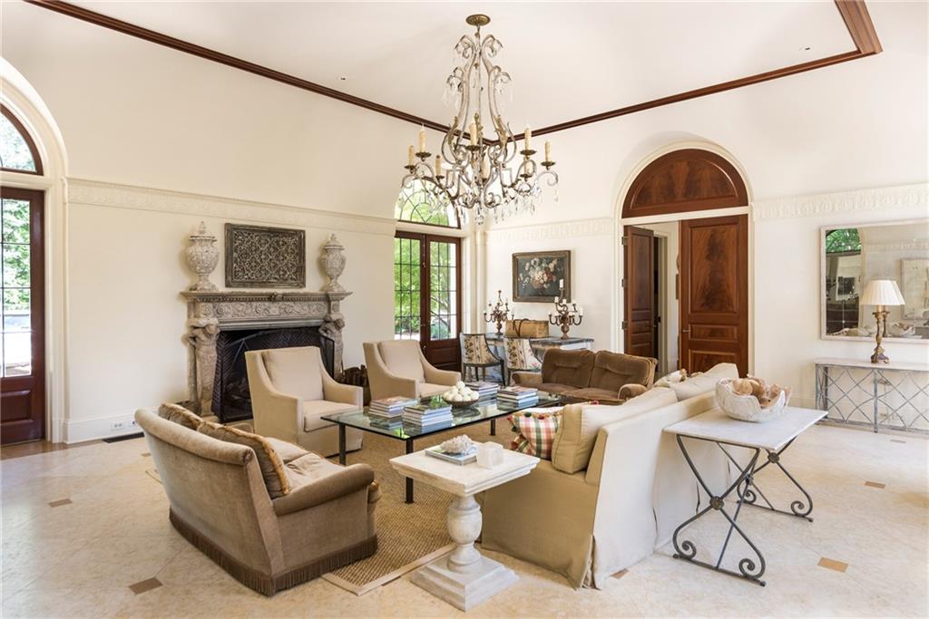 881 W Conway Drive NW