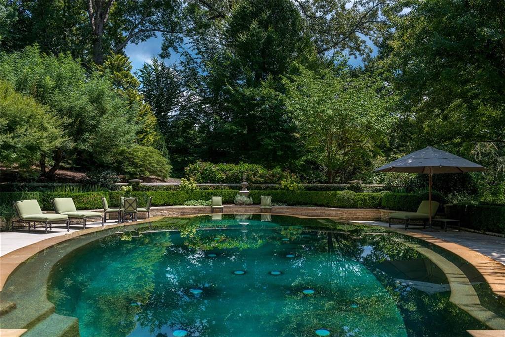 881 W Conway Drive NW