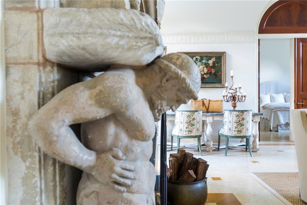 881 W Conway Drive NW