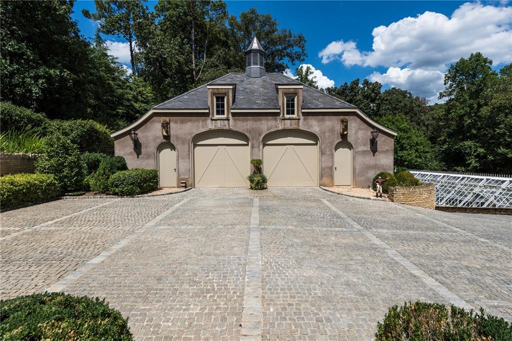 881 W Conway Drive NW