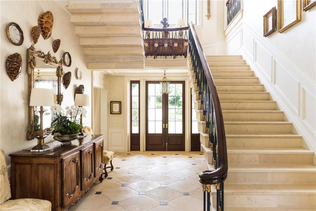 881 W Conway Drive NW