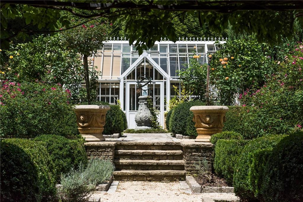 881 W Conway Drive NW