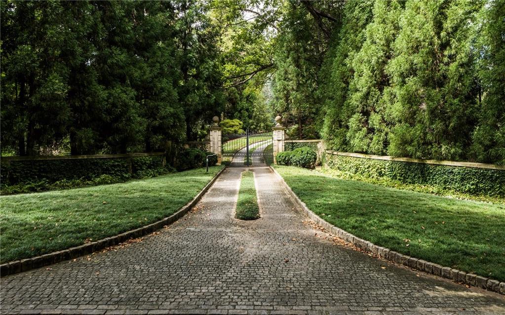 881 W Conway Drive NW