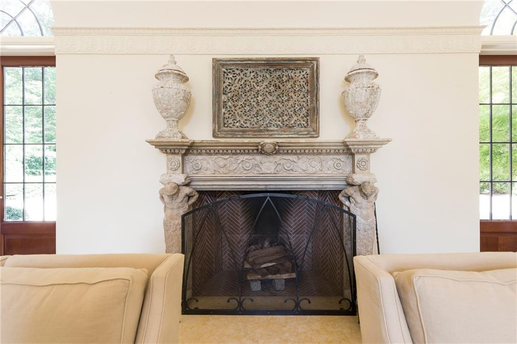 881 W Conway Drive NW