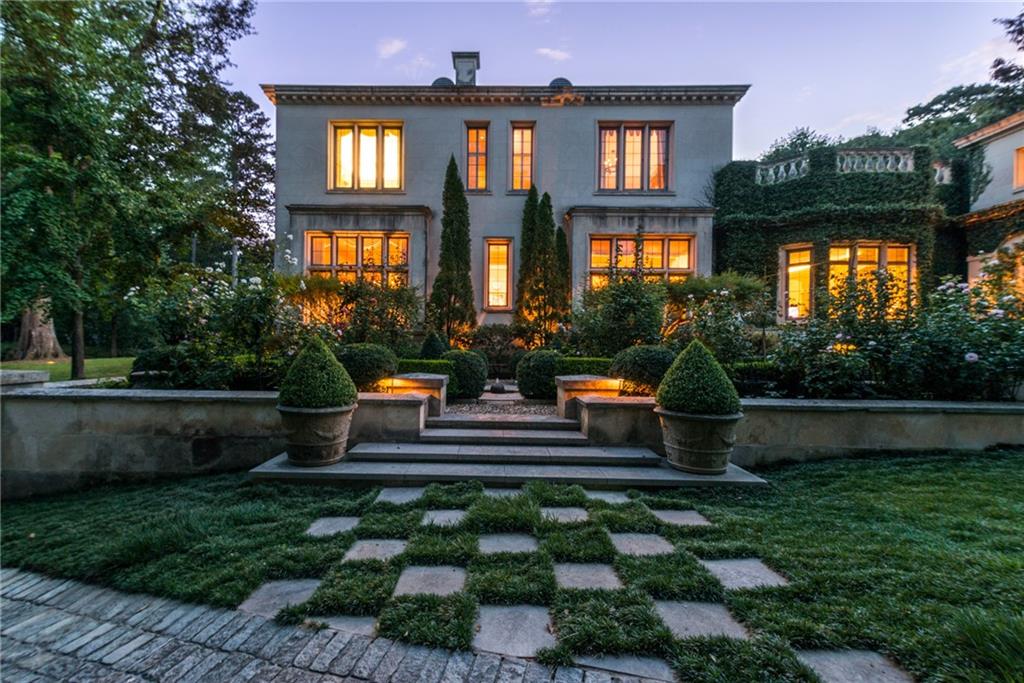 881 W Conway Drive NW