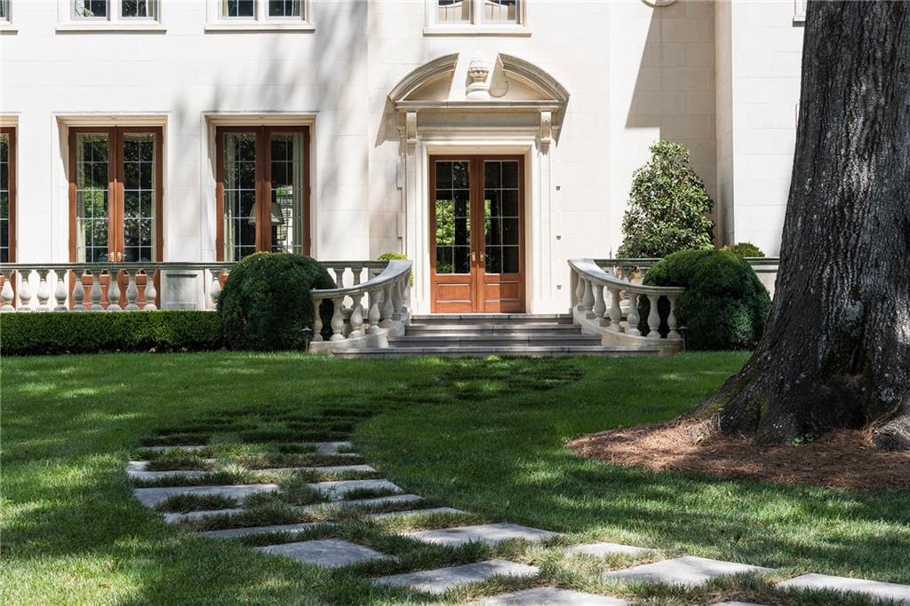 881 W Conway Drive NW