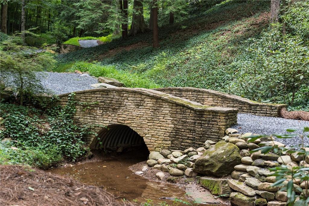 881 W Conway Drive NW