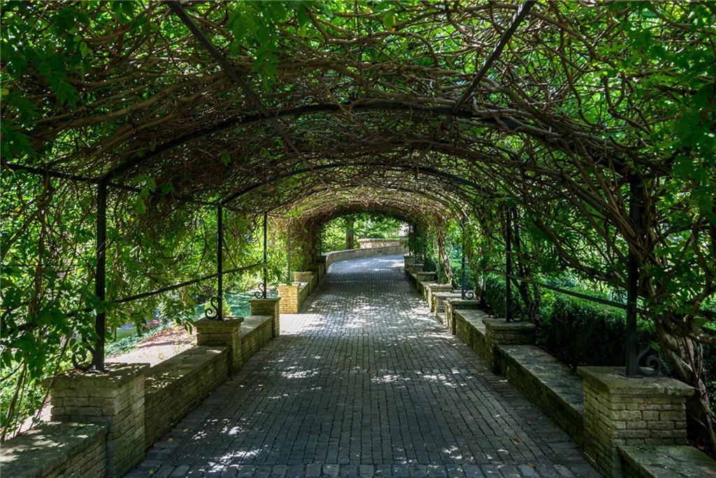 881 W Conway Drive NW