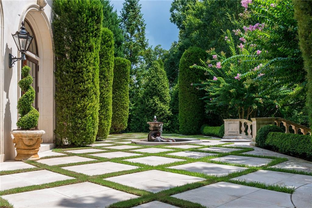 881 W Conway Drive NW