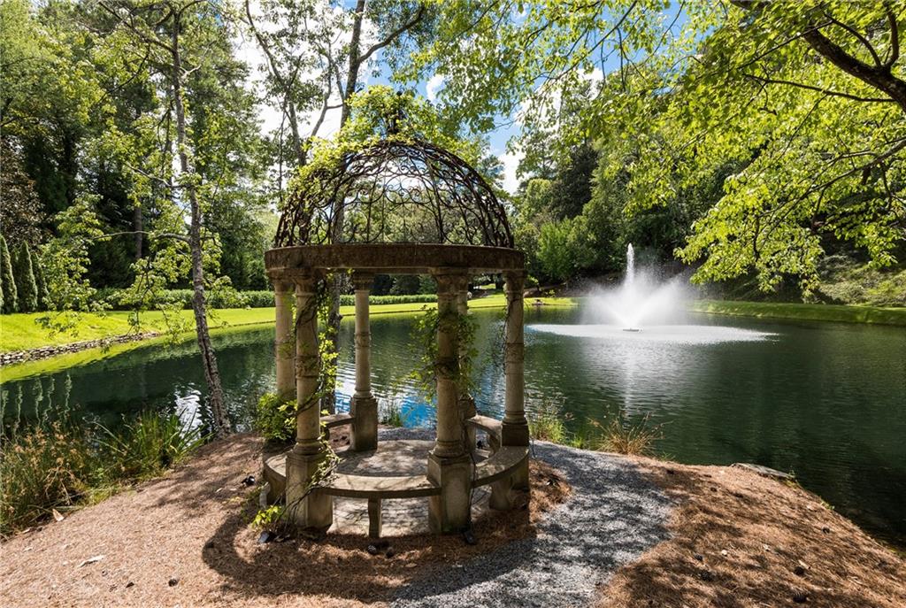 881 W Conway Drive NW