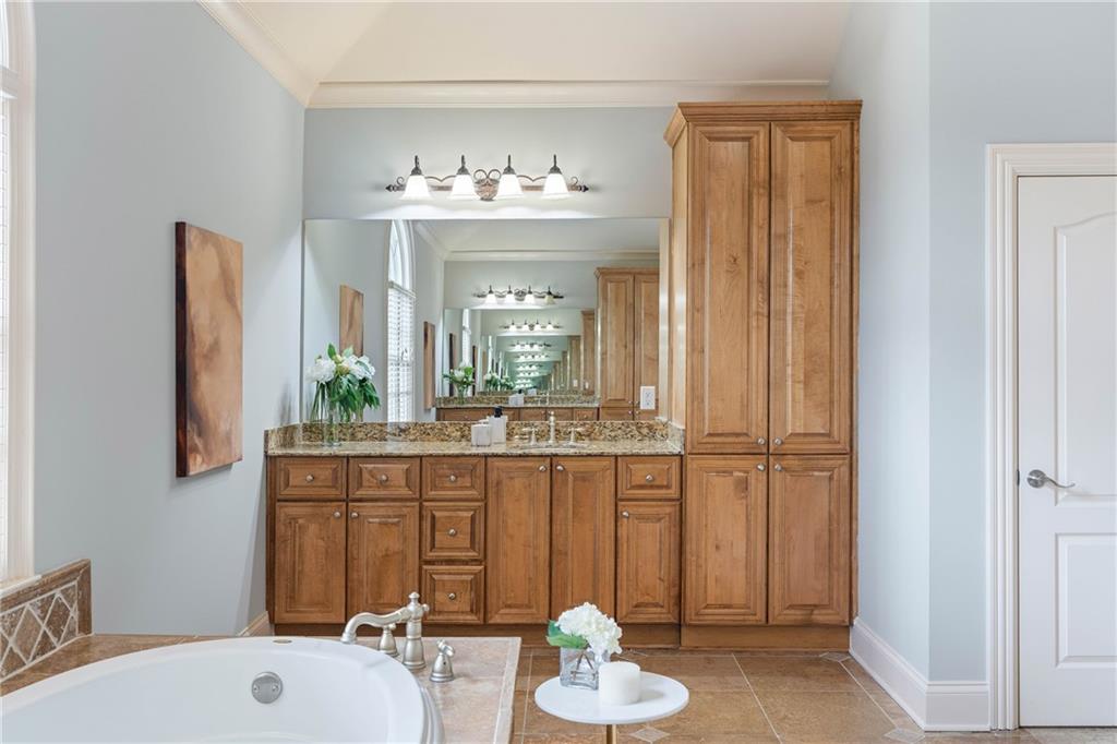 1720 Buckhead Valley Lane NE