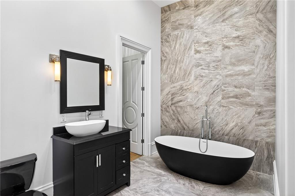 5320 Riverview Road NW