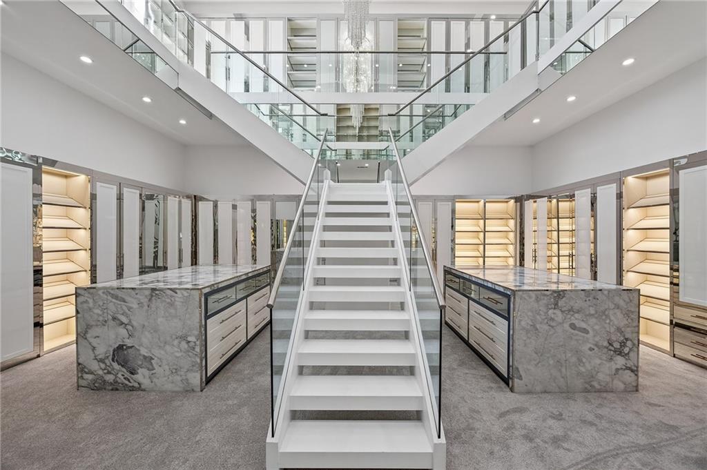 5320 Riverview Road NW