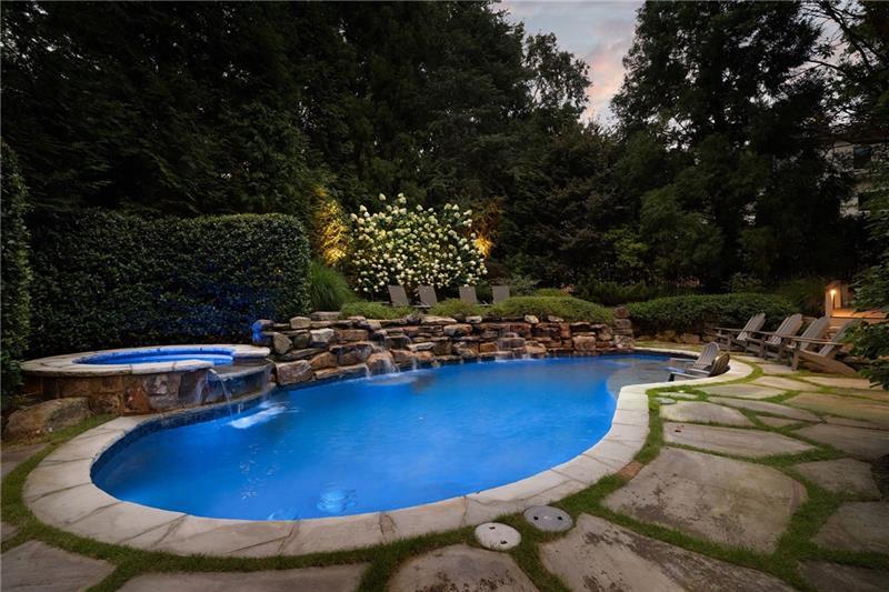 4136 N Stratford Road NE