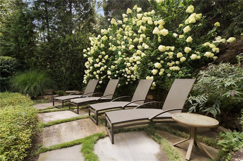 4136 N Stratford Road NE