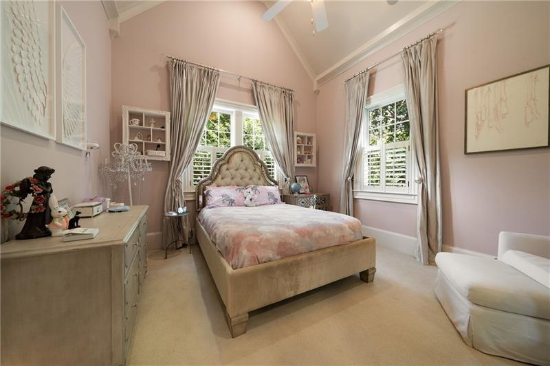 4136 N Stratford Road NE