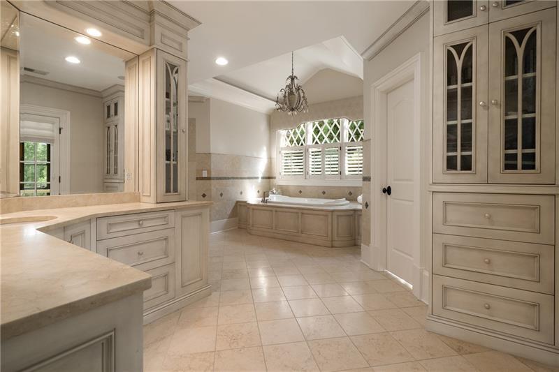 4136 N Stratford Road NE