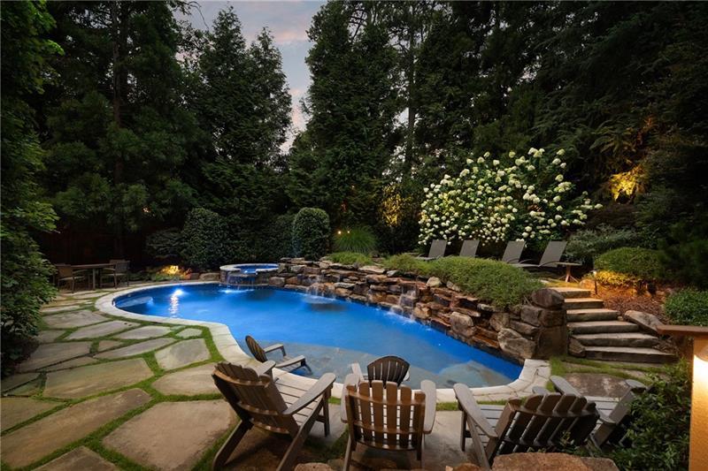 4136 N Stratford Road NE