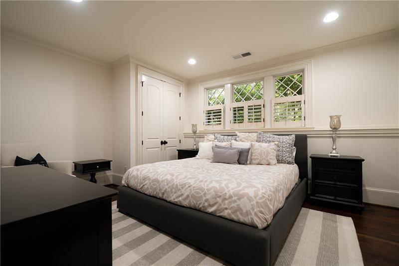 4136 N Stratford Road NE