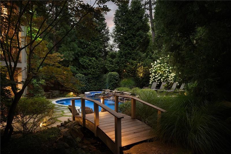 4136 N Stratford Road NE