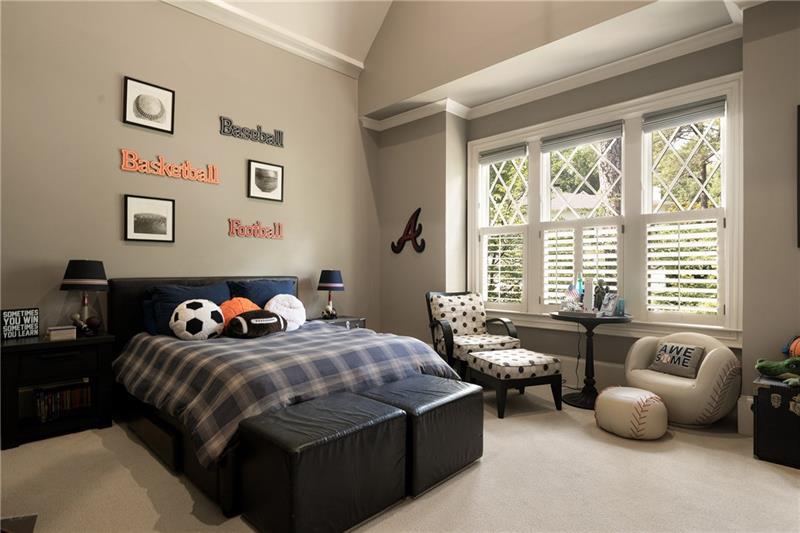 4136 N Stratford Road NE