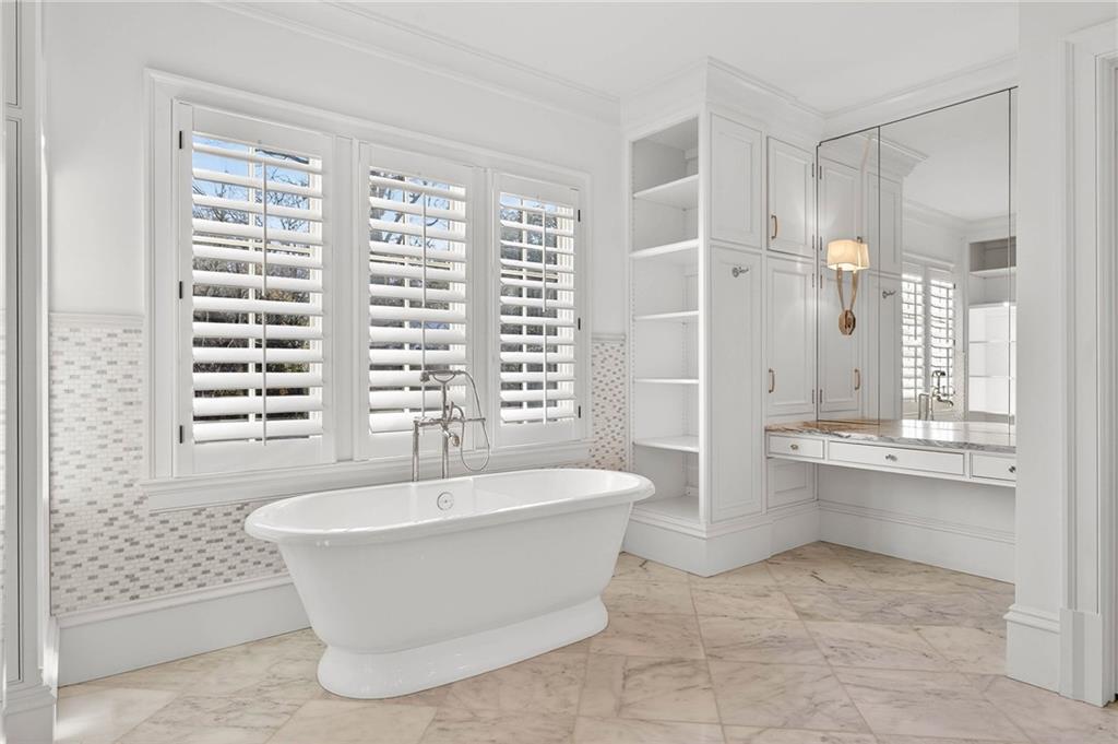 1646 Friar Tuck Road NE