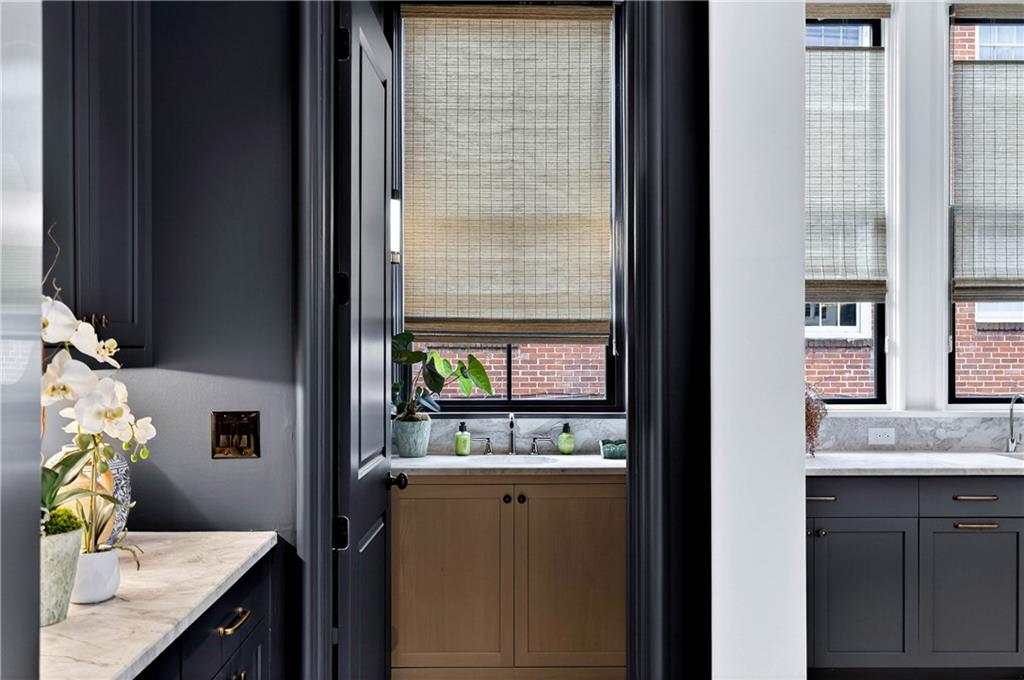 2713 Southwell Street NE